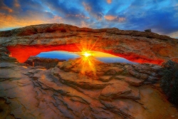 Sunrise at Mesa Arch